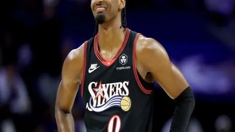 “危机警报：费耶诺德四连败，范佩西率队积分榜急坠11分险境！”