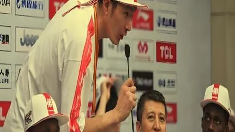 “张志磊42岁遭遇挫折：感怀，长年拼搏无时轻松 九派新闻”